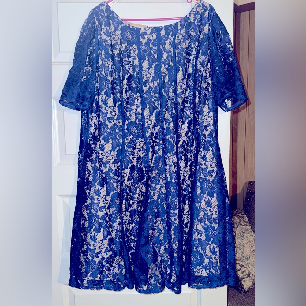 Plus Size Floral Blue Lace Nude Underlay Dress with Short Sleeves Zip Up